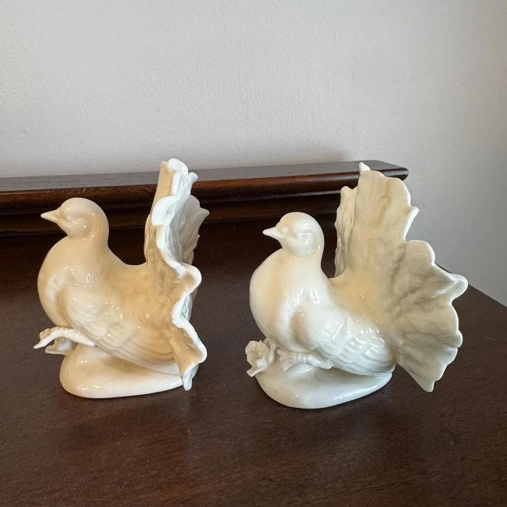 Pair of Vintage Porcelain White Fantail Turtle Dove Figurines #6305 - 4